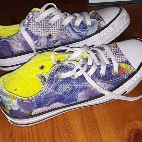 blue flower converse